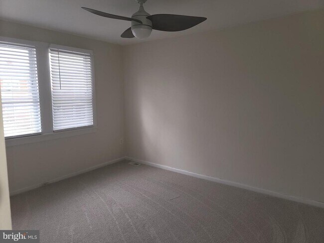 Foto del edificio - 1403 N Linwood Ave