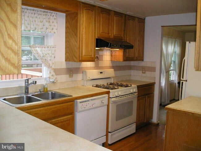 Building Photo - 12700 Coronation Rd