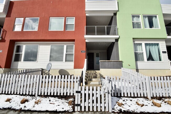 3 Bed 2.5 Bath Townhome with Awesome View in Daybreak! - 3 Bed 2.5 Bath Townhome with Awesome View in Daybreak!