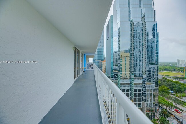 Foto del edificio - 1200 Brickell Bay Dr