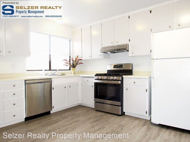 Building Photo - 3 br, 1.5 bath House - 1188 S. Dora St. #B