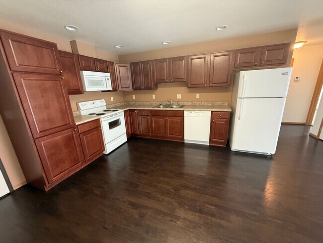 Building Photo - Upper 2 Bed 1 Bath