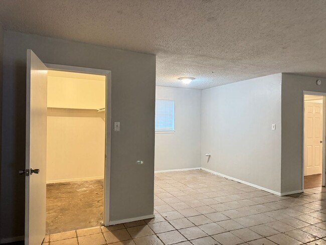 Foto del edificio - 405 Cypress Cir