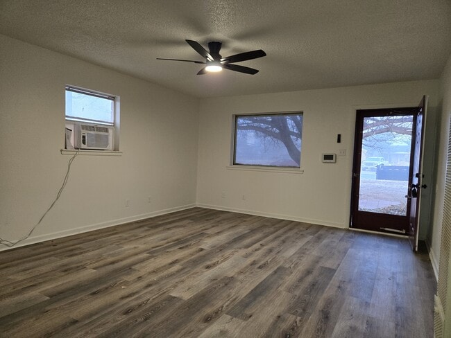 Building Photo - 1717 Ave I