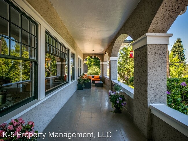 Building Photo - 5 br, 3.5 bath House - 2850 NW Westover Rd