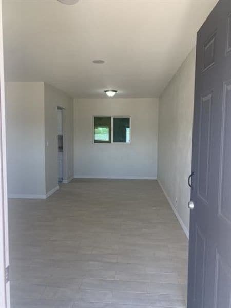 Building Photo - 2113 E Sunland Vista