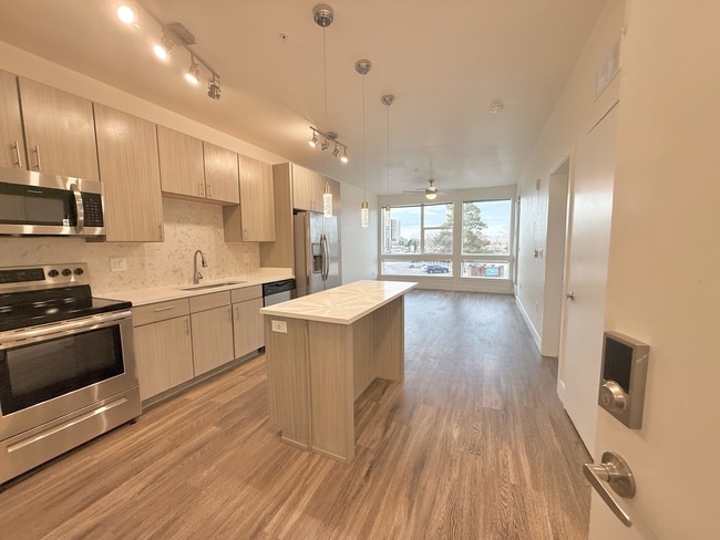 entry-high-line-pointe-1x1-1281-212-torreys-peak-3-13-2026(1).JPG - High Line Pointe