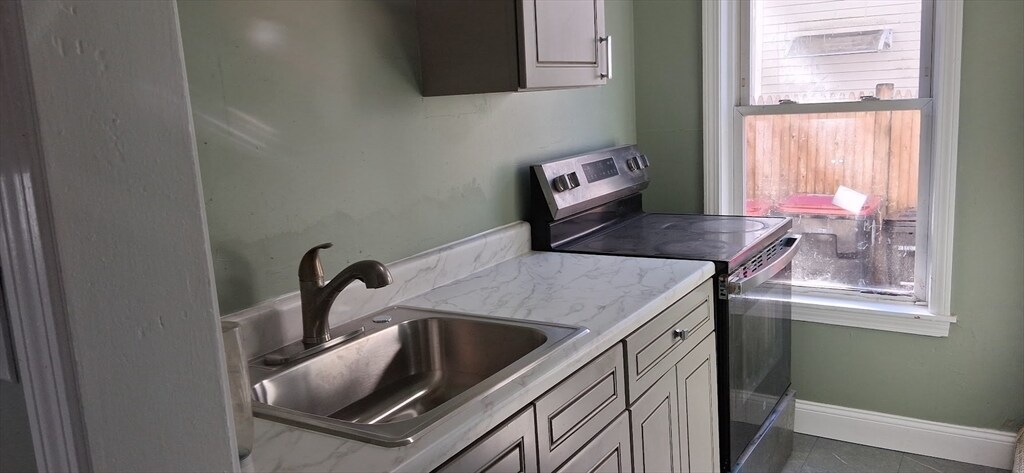 Foto del edificio - 171 Belmont Ave