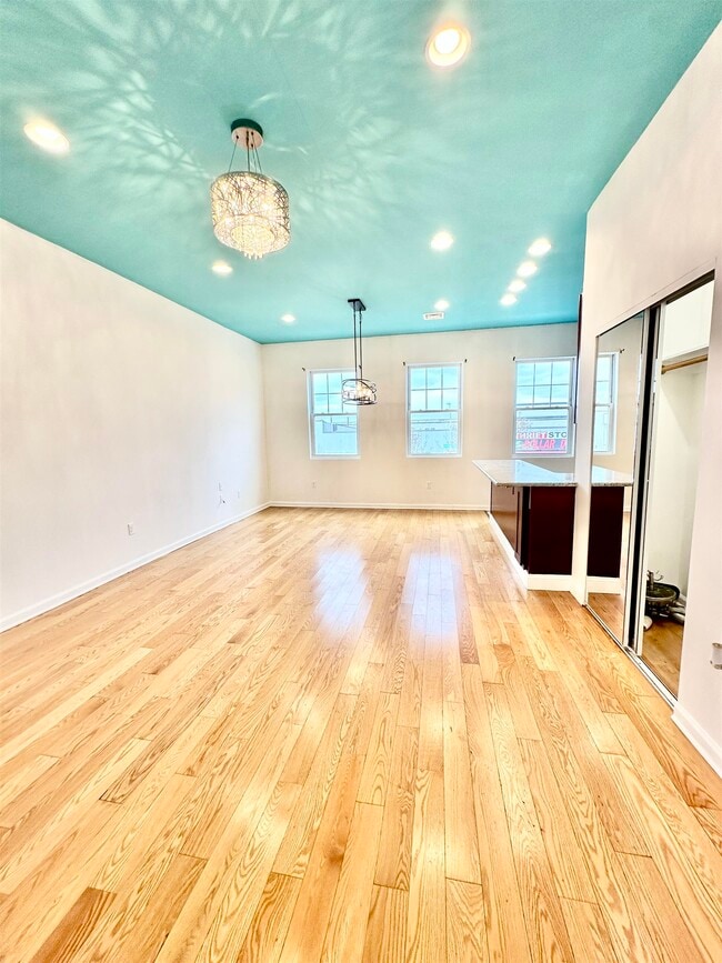 Building Photo - 606 John F. Kennedy Blvd