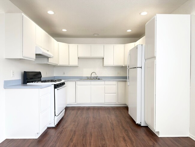 Building Photo - Spacious Lower Level w/ Yard and Garage!
