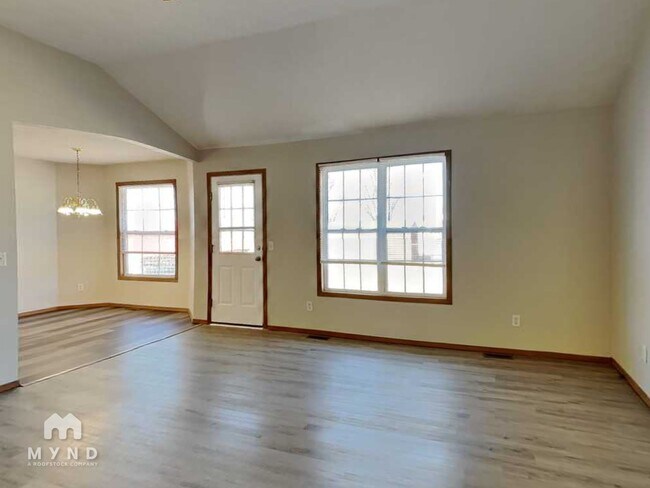 Building Photo - 539 N Century Ave