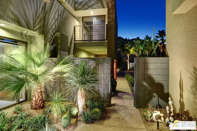 Building Photo - 1536 E Baristo Rd