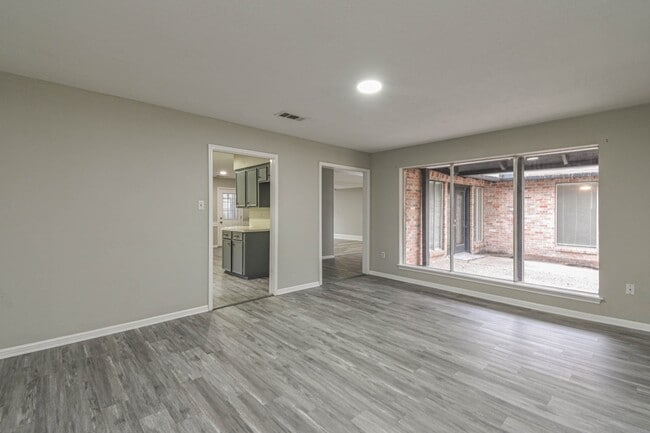 Foto del edificio - 16911 Summit Oaks Ln