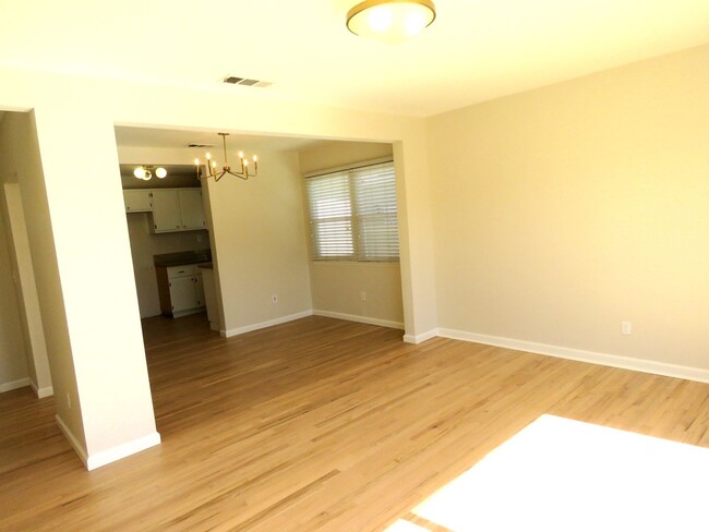 Building Photo - Newly Renovated 3 Bedroom 2 Bath