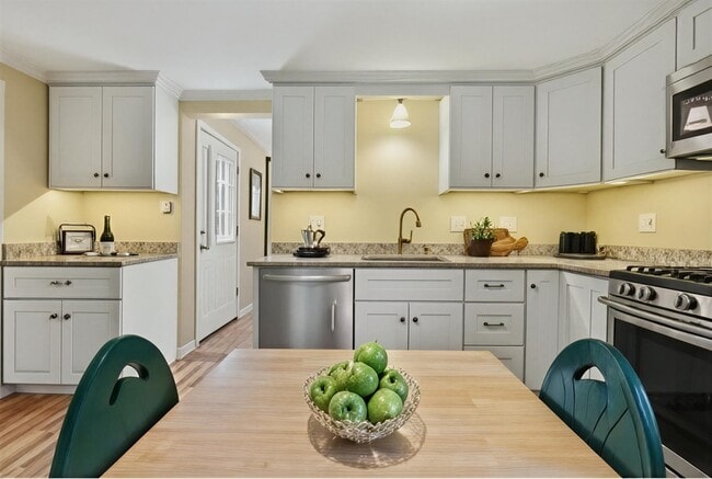 Building Photo - 76 Homeward Ave