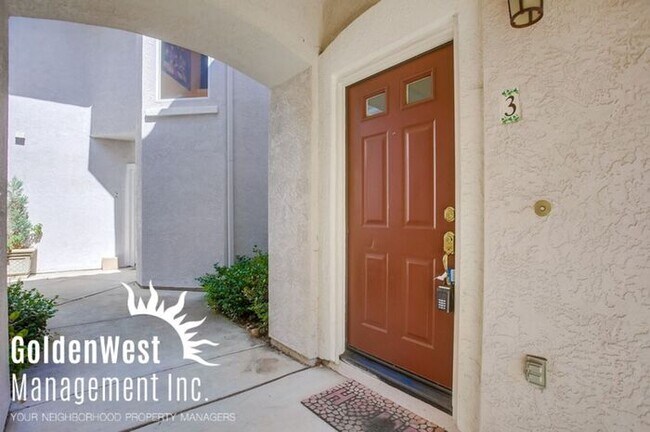 Building Photo - Stunning 2Bdm 2Ba Townhouse at Scripps Ran...
