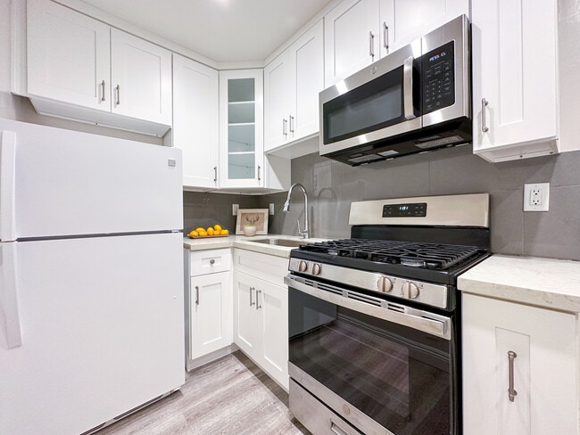 Building Photo - 6446 Lexington