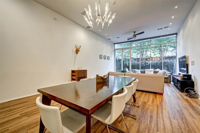 Foto del edificio - 5426 McCulloch Cir