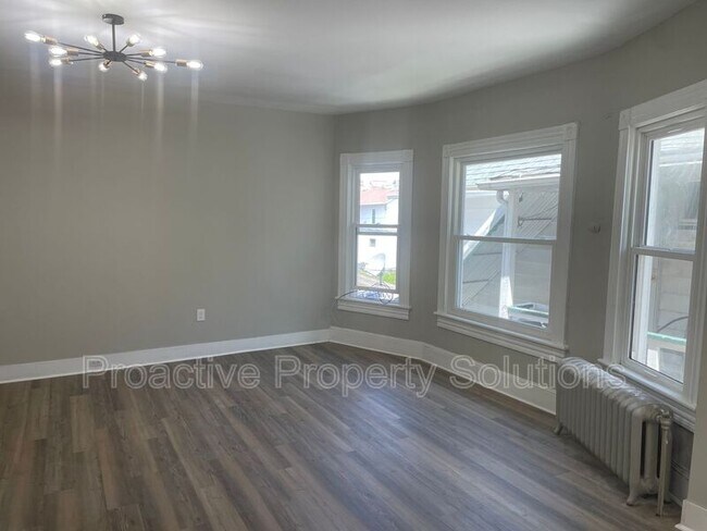 Building Photo - 116 N Lincoln Ave