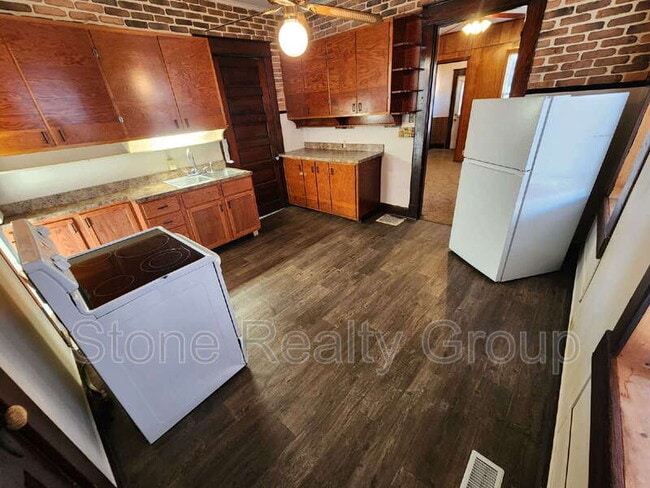 Building Photo - 908 S 17th St