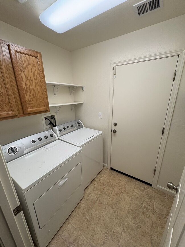 Foto del edificio - Beautiful home for rent in a nice, quiet neighborhood!