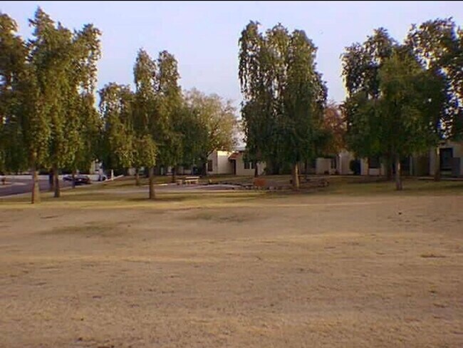 Foto del edificio - 2240 W Carson Dr