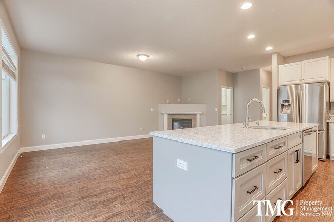 Building Photo - Wonderful 2 Story home in La Center