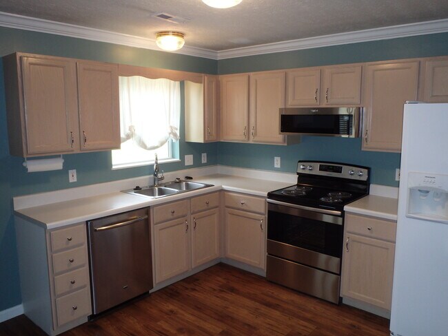 Kitchen - 1448 Randall Park Dr