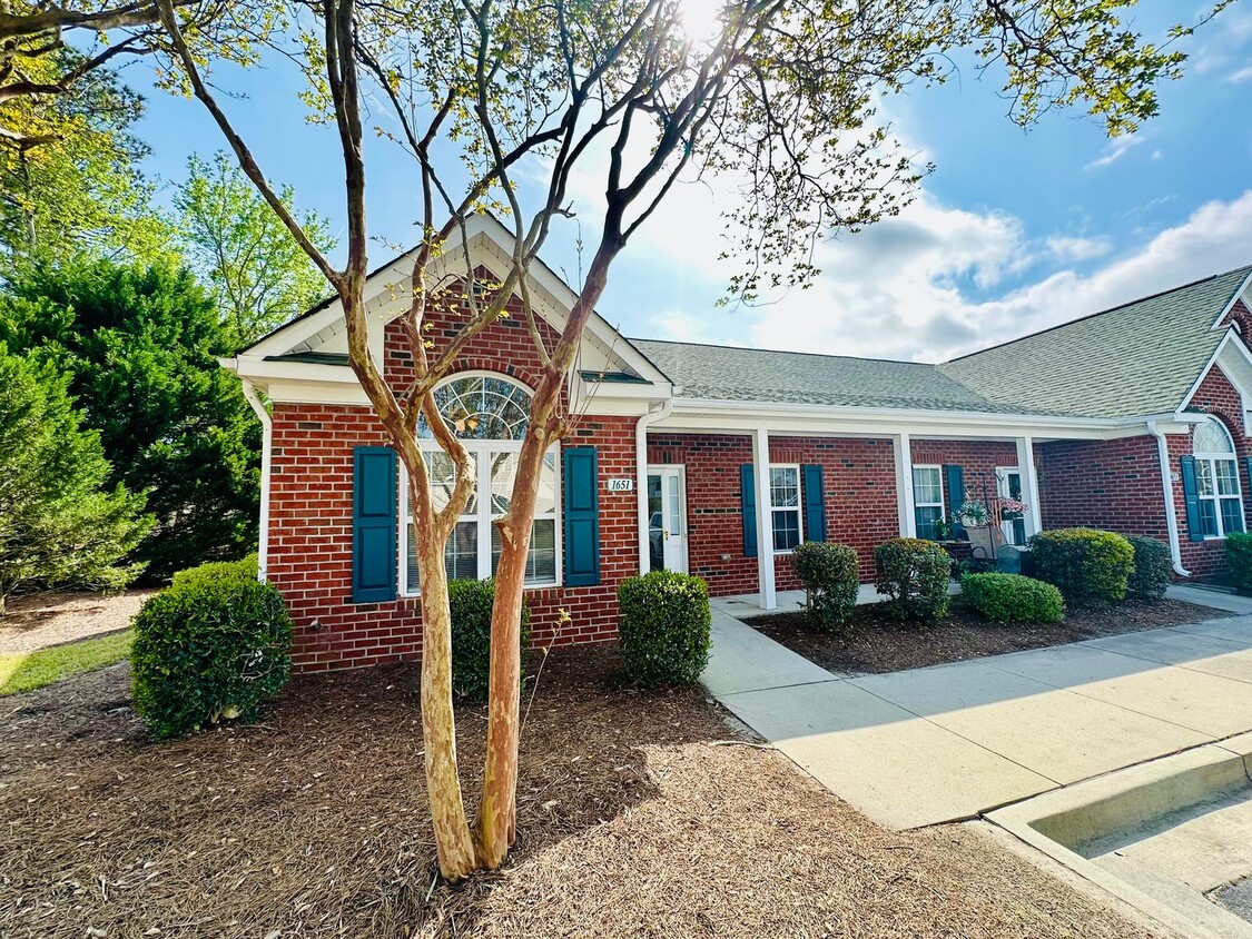 Primary Photo - WILLOUGHBY PARK - 3 Bed/2 Bath Townhome - ...