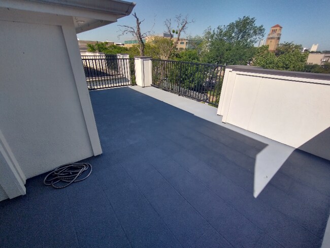 Building Photo - 3406 La Branch St