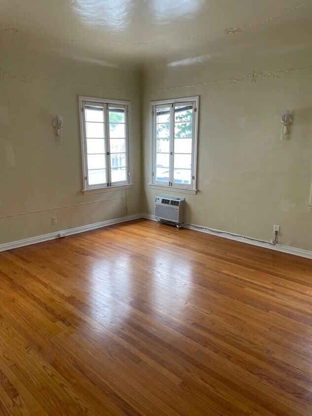 Master Bedroom - 1220 S Sherbourne Dr