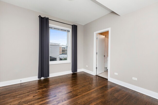 Building Photo - 4919 N Talman Ave