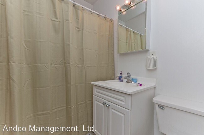 Foto del edificio - 1900 W Berteau Ave