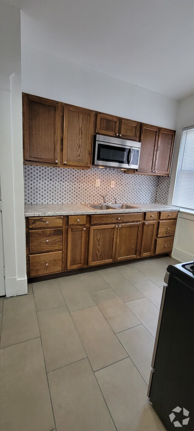 Apartments For Rent in Alpha, IL with Hardwood Floors 3 Rentals