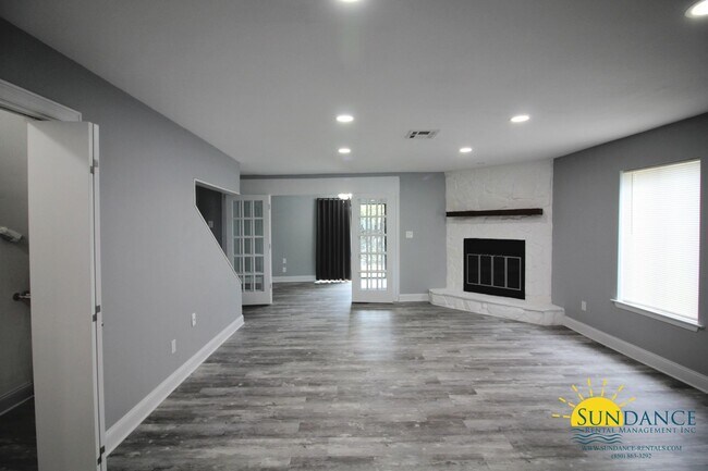 Foto del edificio - Fully Renovated 3BR Townhouse + Community ...