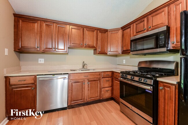 Building Photo - 1650 Woodman Dr