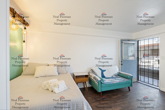 Building Photo - Furnished Studio, 1 Bath. Street parking. ...