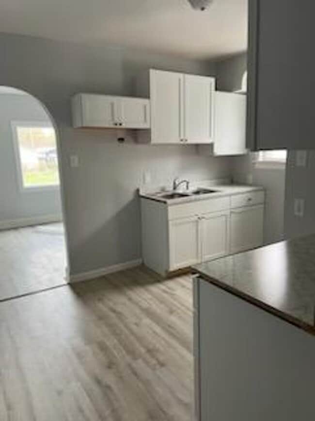 Building Photo - 2 bedroom, 1 bathroom home near Bunn Park $975