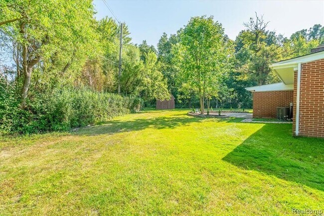 Foto del edificio - 23815 E Newell Cir