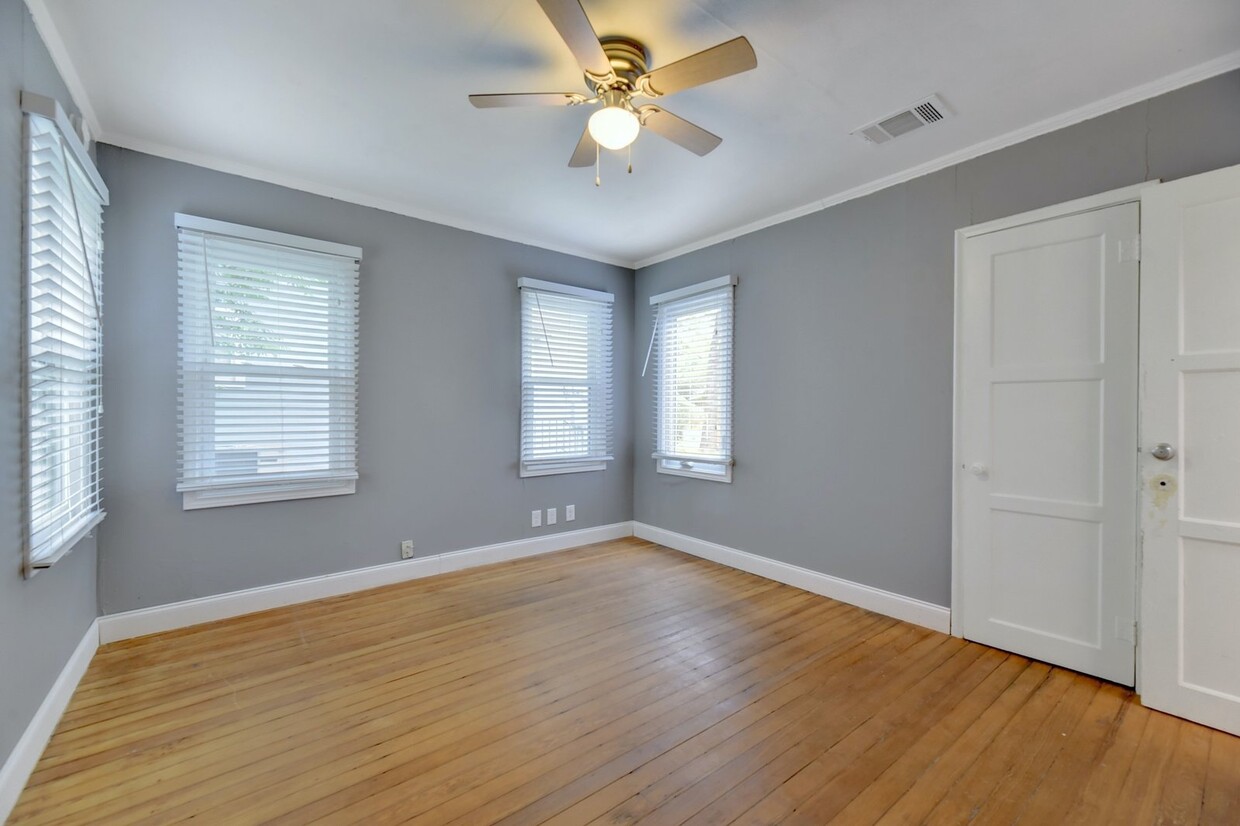 Foto principal - Two Bedroom Home near Downtown Austin