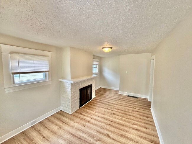 Building Photo - 3911 Larkwood Ave