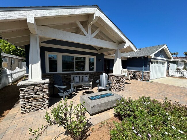 Building Photo - Stunning 3 Bedroom House in Highly Desired...