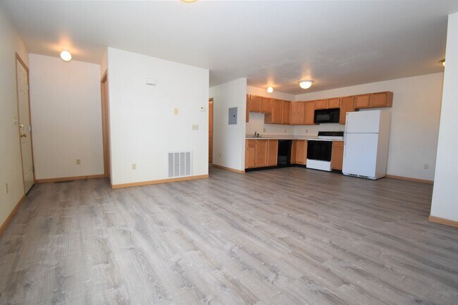 Building Photo - Beautiful 2 bedroom apartment with attached garage!