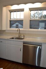 Building Photo - 40 Lanneau Dr