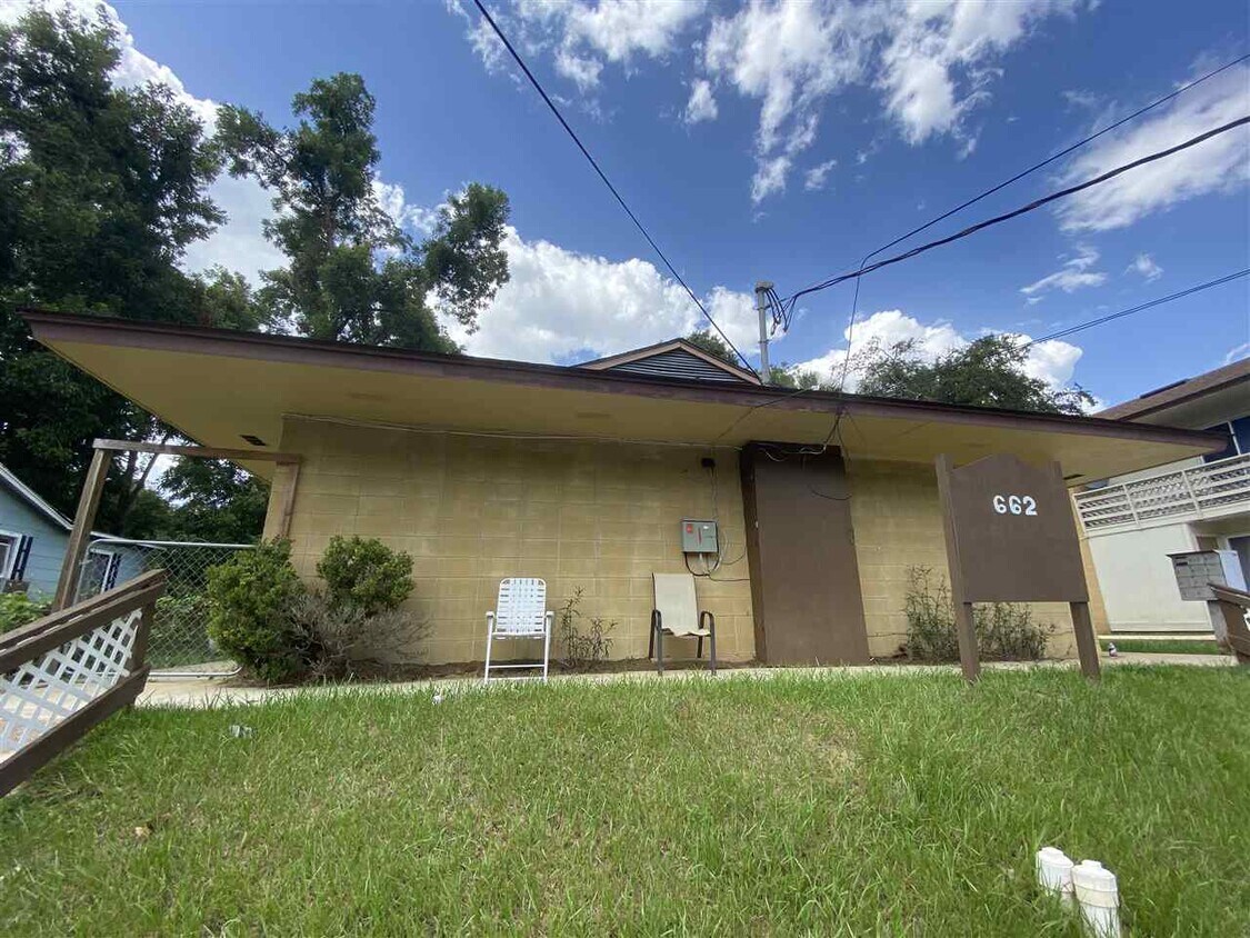 662 Liberty St Unit 4, Tallahassee, FL 32310 Room for Rent in