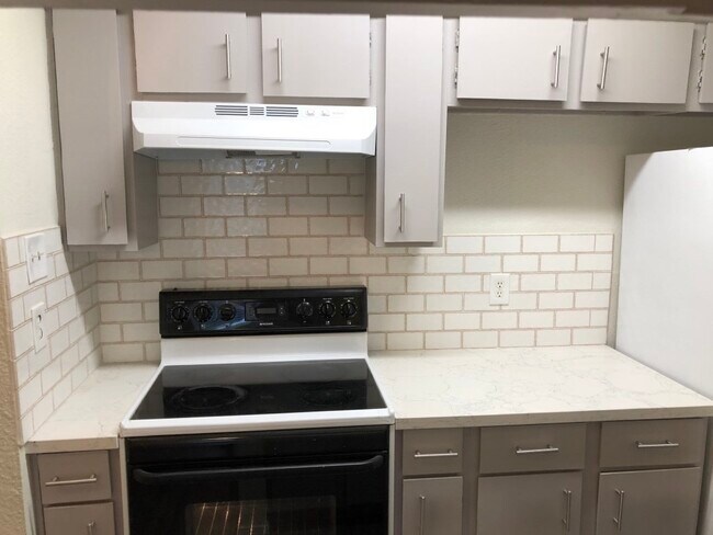 Foto del edificio - 2100 Wilcrest Dr