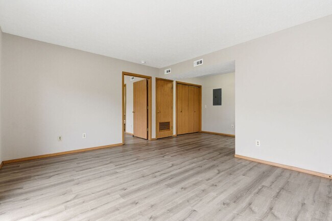 Building Photo - Fairway