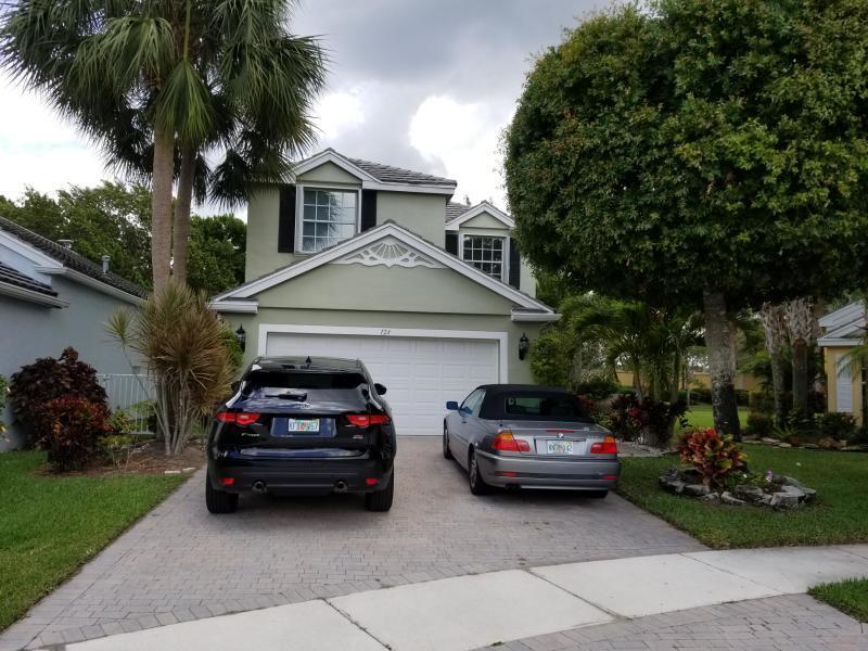 Primary Photo - 124 Canterbury Pl