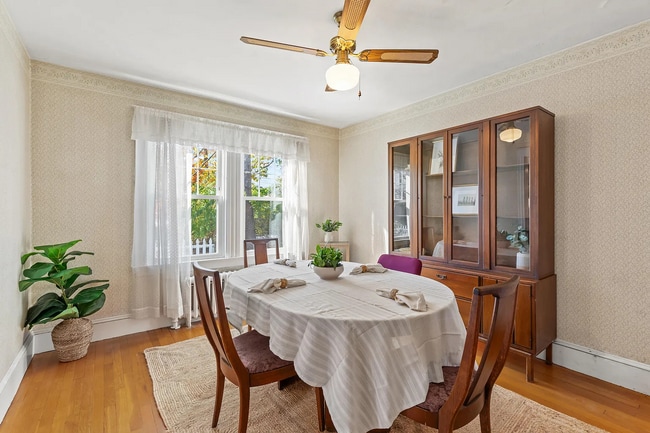 Foto del edificio - 12 Lawrence Ave