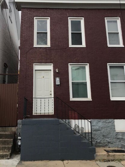 Front - 28 E Lee St